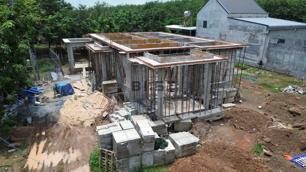 Phần thô nhà vườn mái nhật sử dụng bê tông khí chưng áp