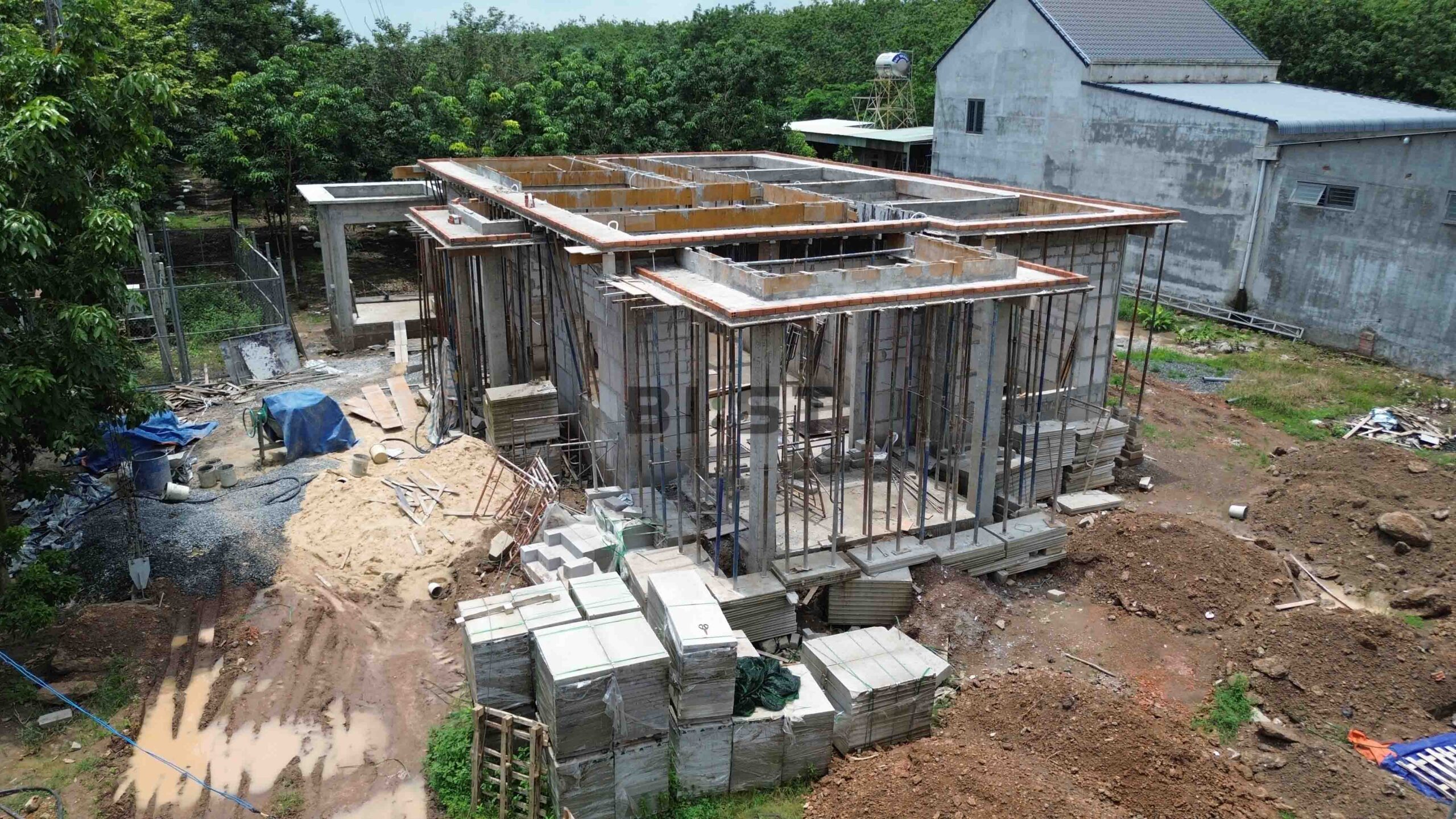 Phần thô nhà vườn mái nhật sử dụng bê tông khí chưng áp