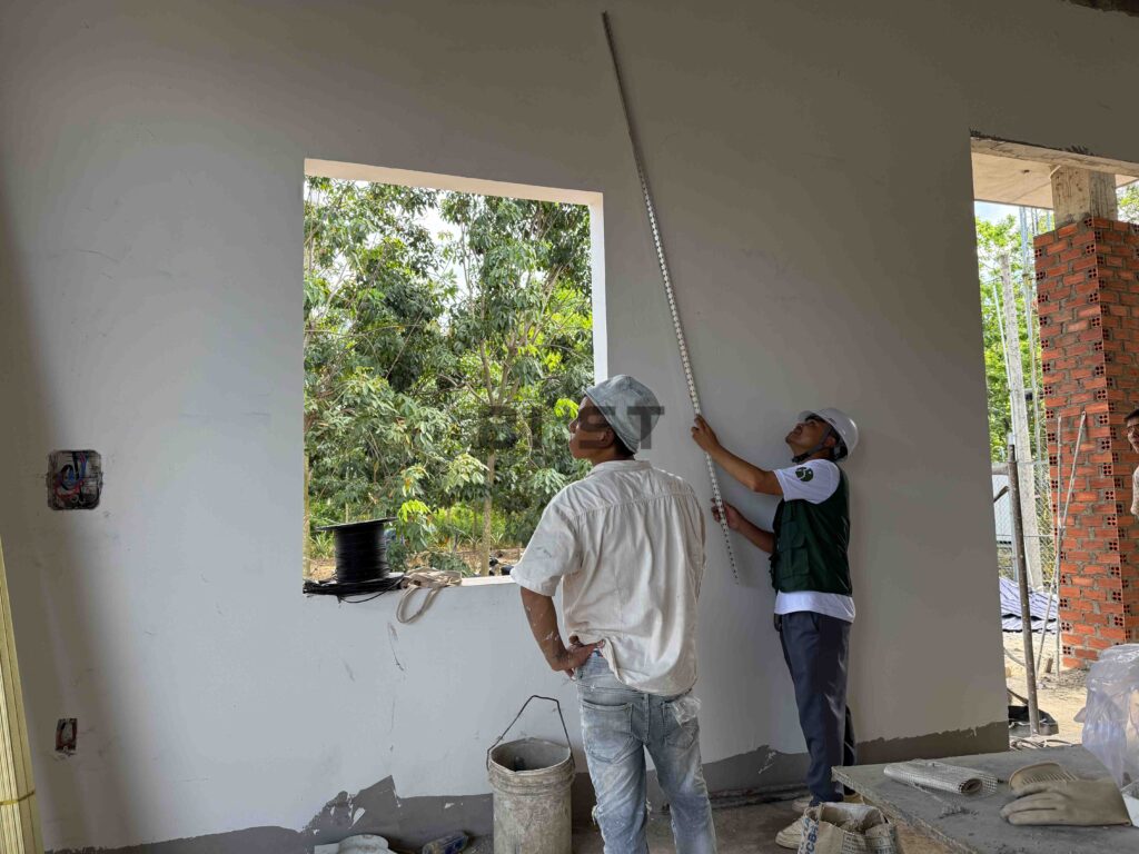 Hoàn thiện skimcoat và bột bả tường gạch AAC bê tông khí chưng áp